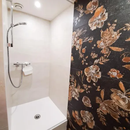 Le Coeur De - Plein Centre - 150m De La - Cour Exterieur Privative - Ideal Pour Couple *