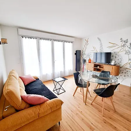 Le Coeur De - Plein Centre - 150m De La - Cour Extérieur Privative - Idéal Pour Couple