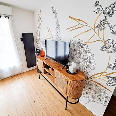 Le Coeur De - Plein Centre - 150m De La - Cour Exterieur Privative - Ideal Pour Couple Apartament Royan